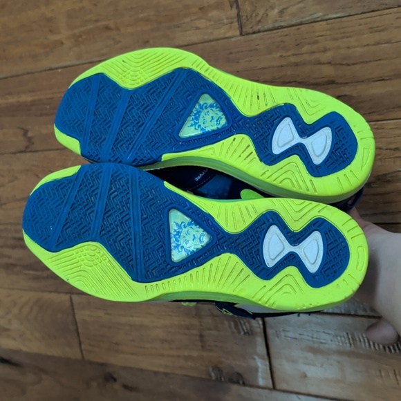 Nike LeBron 8 V2 Low Sprite Blue & Neon Green Athletic Basketball Shoes - Picture 6 of 13